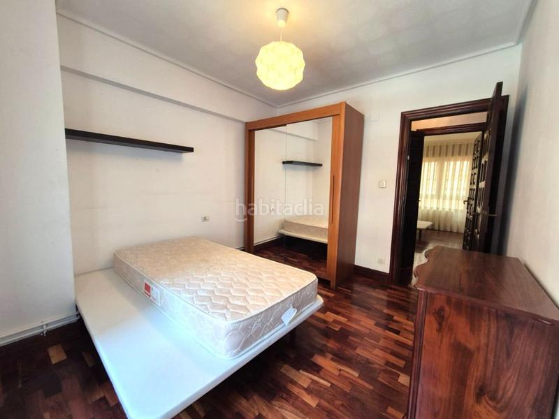 Foto 9d0b94f1-b6ec-43e0-aaa9-4f49411520d7. Piso exclusiva en el centro. piso amplio con ascensor a cota 0, de 4 habitaciones, con hall, salón comedor, cocina equipada, despensa, en Santurtzi