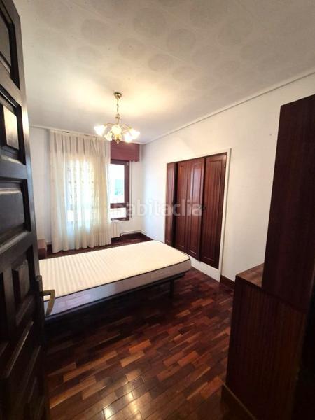 Foto a8a5cb87-06ec-4d18-8461-630195fff4e2. Piso exclusiva en el centro. piso amplio con ascensor a cota 0, de 4 habitaciones, con hall, salón comedor, cocina equipada, despensa, en Santurtzi