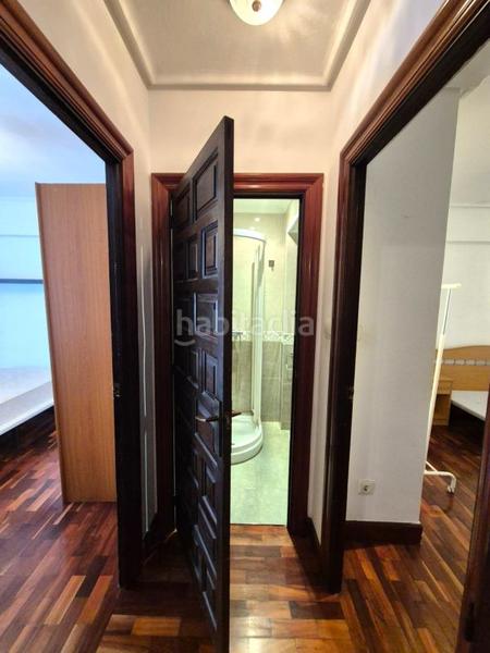 Foto b20b86ef-ba72-48ce-bd6a-3d0ab37162bc. Piso exclusiva en el centro. piso amplio con ascensor a cota 0, de 4 habitaciones, con hall, salón comedor, cocina equipada, despensa, en Santurtzi