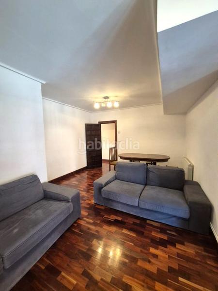 Foto c91923dc-a054-4590-a162-276d0f78e2b0. Piso exclusiva en el centro. piso amplio con ascensor a cota 0, de 4 habitaciones, con hall, salón comedor, cocina equipada, despensa, en Santurtzi