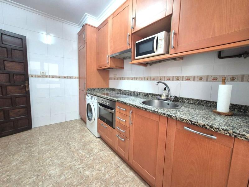Foto eddf4261-d104-4366-9f84-f8c91f7233e6. Piso exclusiva en el centro. piso amplio con ascensor a cota 0, de 4 habitaciones, con hall, salón comedor, cocina equipada, despensa, en Santurtzi