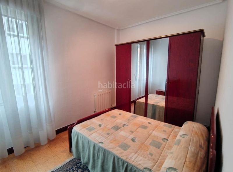 Foto 43d44330-6cb2-48e7-b064-08ef52e71c2d. Piso zona abaro. con ascensor y balcón. hall, salón, 3 habitaciones, cocina equipada, baño con ducha y ventana, balcón soleado. tiene c en Portugalete