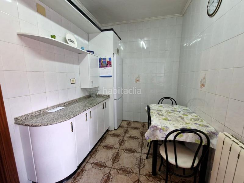 Foto 4aa9df04-6716-4c5b-a2a4-e95e31ff0c65. Piso zona abaro. con ascensor y balcón. hall, salón, 3 habitaciones, cocina equipada, baño con ducha y ventana, balcón soleado. tiene c en Portugalete
