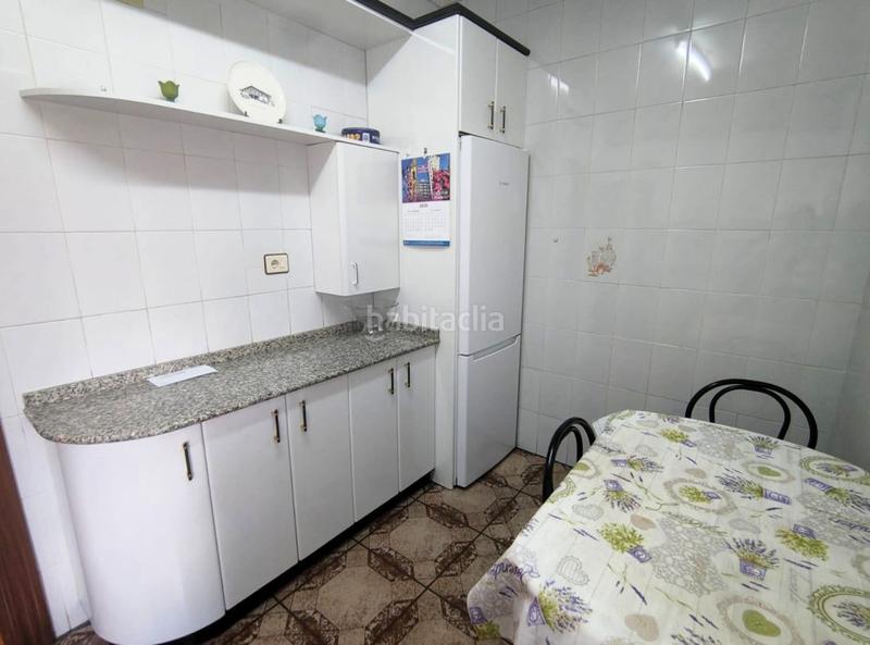 Foto 56939aa9-81c6-45c5-ab31-6558e06524b4. Piso zona abaro. con ascensor y balcón. hall, salón, 3 habitaciones, cocina equipada, baño con ducha y ventana, balcón soleado. tiene c en Portugalete