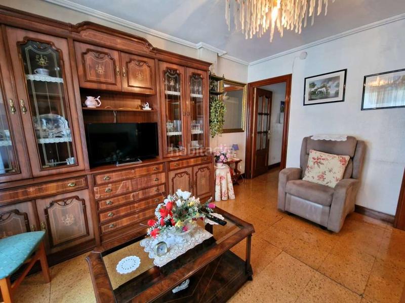 Foto 7ba450f3-a29f-4708-811d-f7db66086d06. Piso zona abaro. con ascensor y balcón. hall, salón, 3 habitaciones, cocina equipada, baño con ducha y ventana, balcón soleado. tiene c en Portugalete