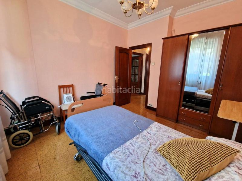 Foto c8a67fb2-78fe-4f66-a943-91021cc42268. Piso zona abaro. con ascensor y balcón. hall, salón, 3 habitaciones, cocina equipada, baño con ducha y ventana, balcón soleado. tiene c en Portugalete