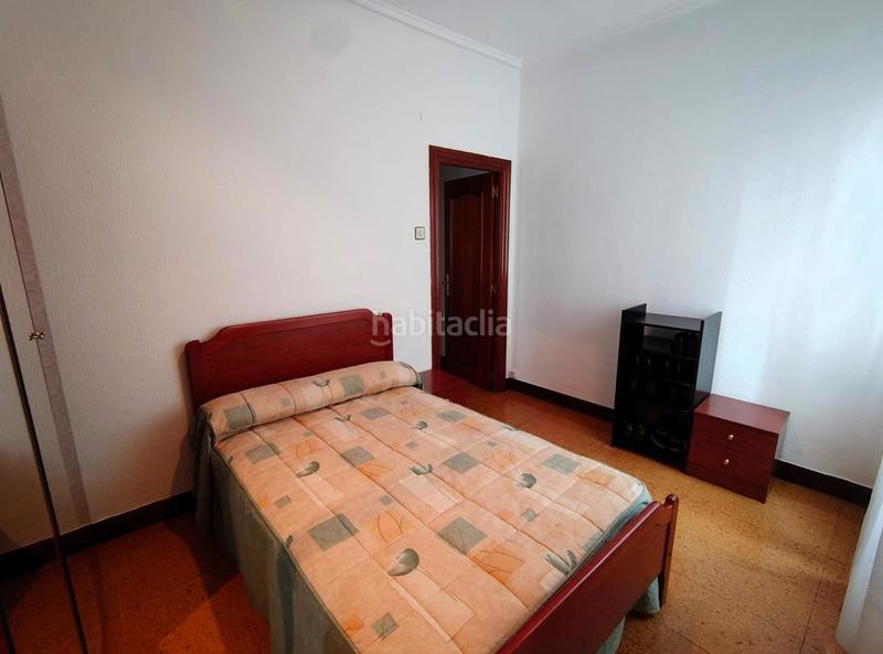 Foto eb83755d-fa28-423e-84dd-926cd60e0ae2. Piso zona abaro. con ascensor y balcón. hall, salón, 3 habitaciones, cocina equipada, baño con ducha y ventana, balcón soleado. tiene c en Portugalete