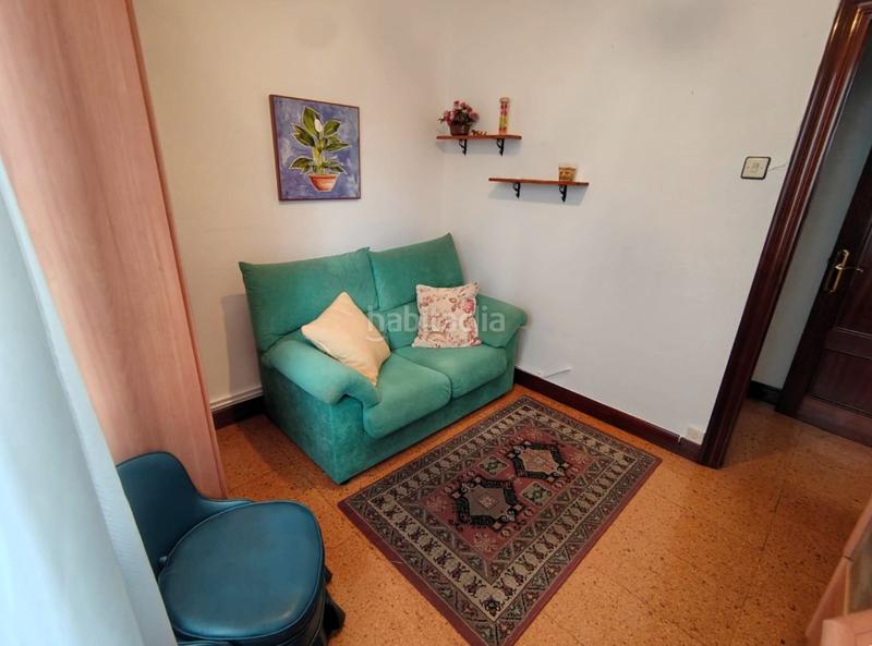 Foto fd91e4d9-2b8d-4072-a467-e9811a7c6ed2. Piso zona abaro. con ascensor y balcón. hall, salón, 3 habitaciones, cocina equipada, baño con ducha y ventana, balcón soleado. tiene c en Portugalete