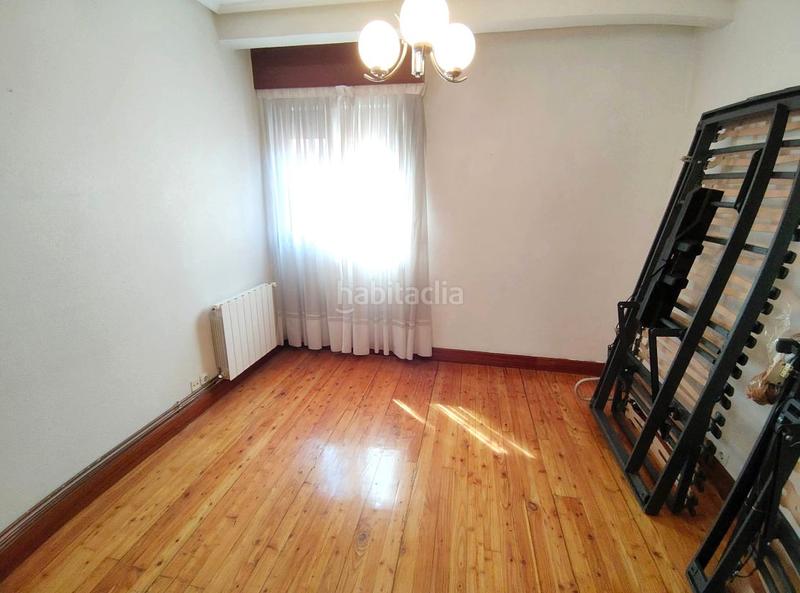 Foto 15c5bba1-f0eb-44e7-aea1-bc6bc26a0c6a. Piso peñota. ascensor a cota 0 y trastero amplio. entrar a vivir. hall, sala amplia, 2 habitaciones, cocina equipada amplia, baño compl en Portugalete