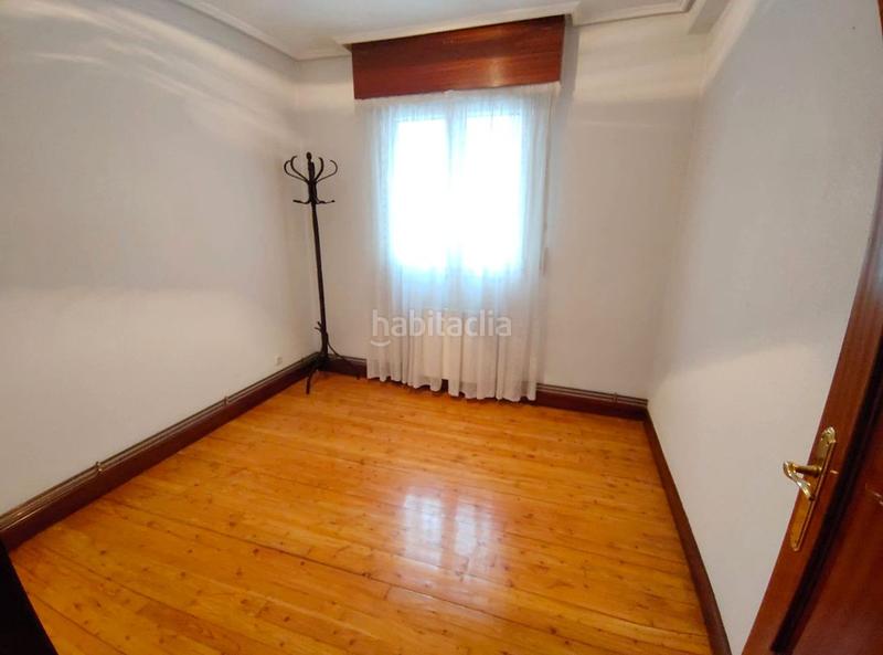 Foto 24d444d5-c6ba-4f4c-85e8-9e765db0aa72. Piso peñota. ascensor a cota 0 y trastero amplio. entrar a vivir. hall, sala amplia, 2 habitaciones, cocina equipada amplia, baño compl en Portugalete