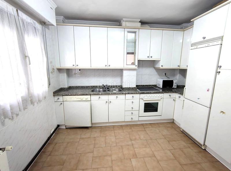Foto 4745c28b-dbad-42d4-8601-75605d033dc1. Piso peñota. ascensor a cota 0 y trastero amplio. entrar a vivir. hall, sala amplia, 2 habitaciones, cocina equipada amplia, baño compl en Portugalete