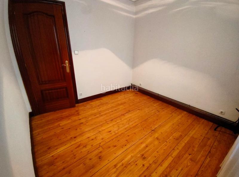 Foto 4b92d8bc-57ef-48c2-89b7-1910d2501810. Piso peñota. ascensor a cota 0 y trastero amplio. entrar a vivir. hall, sala amplia, 2 habitaciones, cocina equipada amplia, baño compl en Portugalete