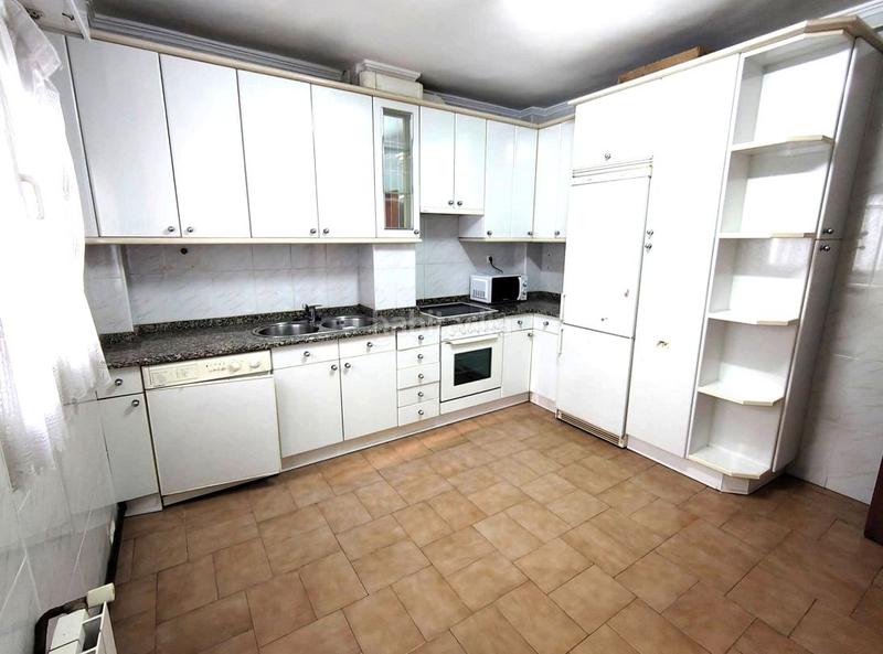 Foto 8fb7c7dc-1fd6-4772-81c0-05c84751cd5b. Piso peñota. ascensor a cota 0 y trastero amplio. entrar a vivir. hall, sala amplia, 2 habitaciones, cocina equipada amplia, baño compl en Portugalete