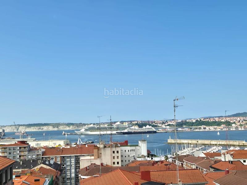 Foto b5da2567-5bd1-4d10-abdf-ec8874454f5a. Ático atico con maravillosas vistas al mar y espectacular terraza. hall grande, salón comedor grande, cocina comedor inmensa, 4 habitaci en Santurtzi