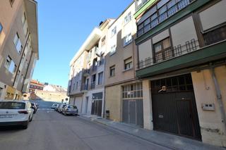 Aparcament cotxe  Agustina de aragón. Plazas de garaje en calle agustina de aragón:

- plaza pequeña