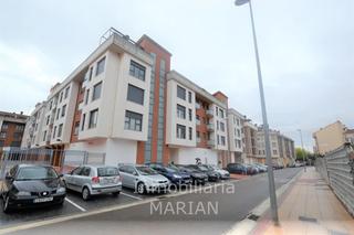 Lloguer Local Comercial  Don silverio velasco. Local céntrico con muchísimas posibilidades. el local cuenta con