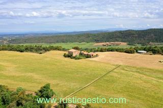 Masia a Sant Pere Sallavinera. Finca rústica amb masia a calaf