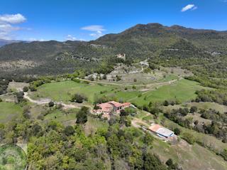 Masia a Ripoll. Espectacular casa pairal.