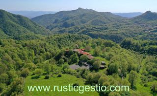 Masía en Vidrà. Finca amb masia a vidrà