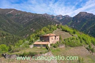 Masia a Bagà. Finca rústica amb masia a bagà