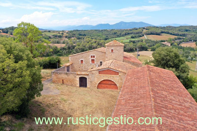 Foto 6b861c3b-b951-4541-b593-2580fa3657ba. Masia a Banyoles