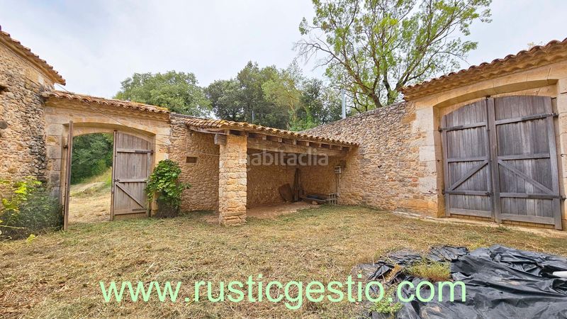 Foto b2ae2eff-a2d1-4ec6-b382-504049362894. Masia a Banyoles
