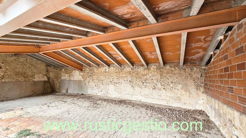 Foto f73e56a1-7c7b-4798-ba06-3b49cdb7ade7. Masia a Banyoles
