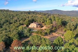 Masia a Massanes. Finca rústica amb masia a sant feliu de buixalleu (girona)