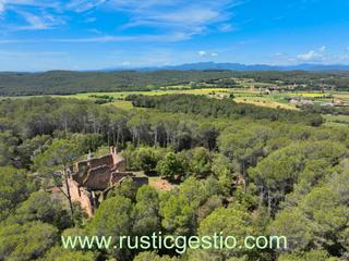 Country house in Vilademuls. Ermita i masia en runes a vilademuls