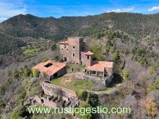 Masa en N/a. Histric castell de palmerola i 7 masies a les llosses (ripolls