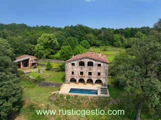 Masia a Lloc mas el puig de baix 1. Finca rústica amb masia a batet ( olot / garrotxa)