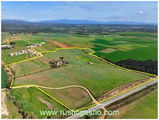 Masia a Diseminado afueras 12. Finca rústica-agrícola amb masia a navata (alt empordà)