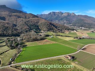 Country house in Vall d´en Bas (La). Finca rústica agricola i forestal a la vall d'en bas