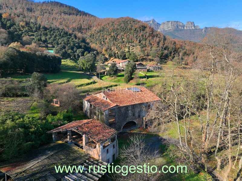 Foto 26706996-36a2-4fee-9105-24ec8cdca0e5. Masia a Vall d´en Bas (La)