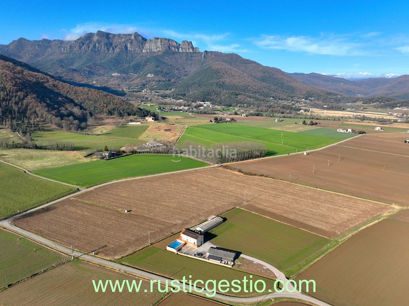 Foto efe43b8f-2e72-4679-b04a-cb86050ff550. Masia a Vall d´en Bas (La)