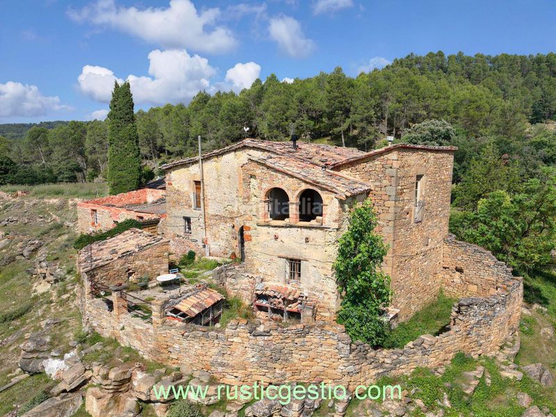 Foto c5b629c7-e488-432e-9dac-a10e40aa1c41. Bauernhof mit parking in Castellgalí