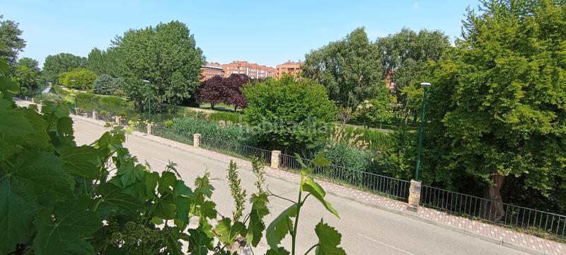 Foto 57deabdc-b63b-40ce-b615-6863b40859cb. Chalet en calle molino príncipe 1 en La Victoria - Puente Jardín Valladolid