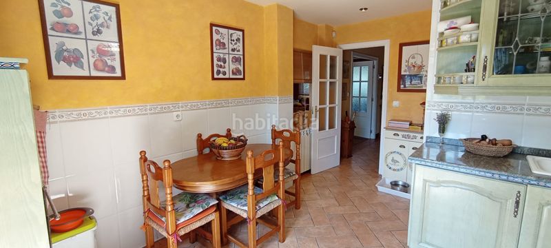Foto 4ff716ab-661b-41f9-915c-cb5fbf1a3e48. Casa adossada amb xemeneia calefacció aparcament piscina a Simancas