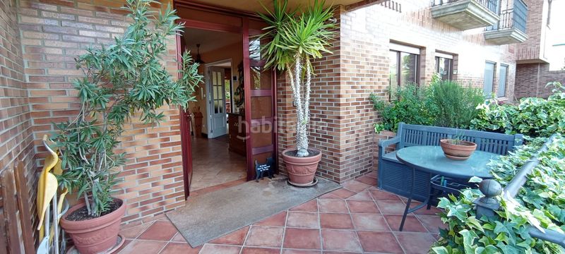 Foto f8292d65-ba62-47c0-8784-96a1cd594677. Casa adossada amb xemeneia calefacció aparcament piscina a Simancas