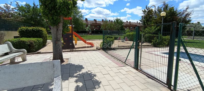 Foto fb45c488-5eb6-4a03-a944-86efa937c4ca. Casa adossada amb xemeneia calefacció aparcament piscina a Simancas