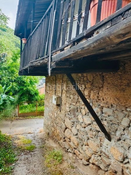 Foto af1af81f-c958-439f-bd31-aa2b5d7377b2. Casa a camino villanueva 14 a Área Rural Sur Ponferrada