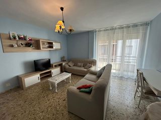 Miete Etagenwohnung in Calle los claveles 4. Alquiler de piso para estudiantes
