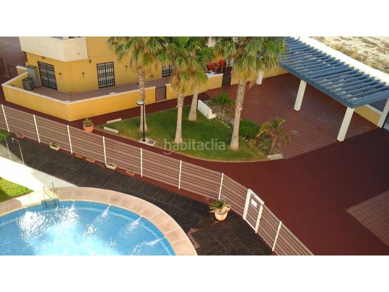 Foto 2a0bcdb9-2dd6-45ae-b6e2-da999ce0b3ab. Piso impecable vivienda en la urbanización cerca de la playa y de todos los servicios, en una buena zona. en Roquetas de Mar