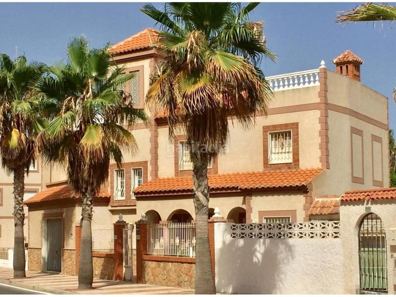 Foto bc668304-0a58-4ba1-82ba-e56dbf56f07a. Chalet  en venta en urbanización las marinas en Roquetas de Mar