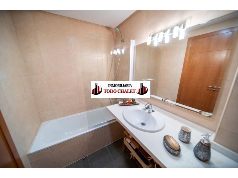 Foto 363017fd-2fbc-4b21-8dce-f0006bd7dc97. Piso  en venta en urbanización las marinas en Roquetas de Mar
