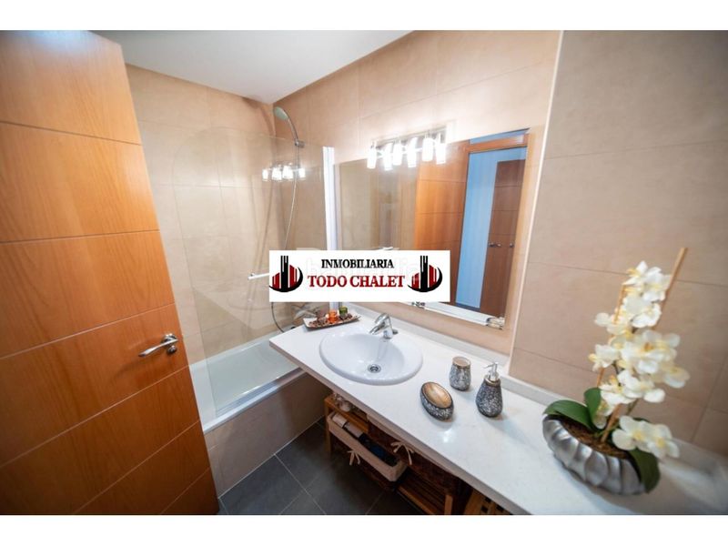 Foto 7080418e-33fd-4917-bfa0-0fa1058545cc. Piso  en venta en urbanización las marinas en Roquetas de Mar