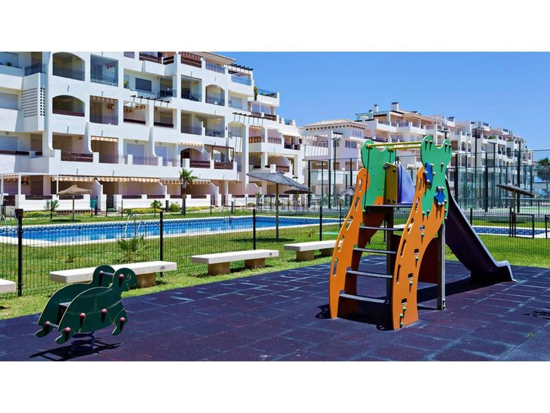 Foto 41fbcf53-da9b-4c6c-a157-83461e39b458. Piso  en venta en urbanización de roquetaslas marinasel solanillo en Roquetas de Mar