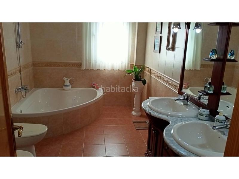 Foto af705c1d-0af9-4c17-8114-4fa08610e5a0. Xalet amb calefacció aparcament a Roquetas pueblo Roquetas de Mar