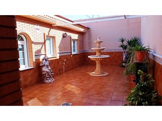 Chalet in Roquetas pueblo. Exclusivo chalet dúplex con almacén en el corazón de roquetas de