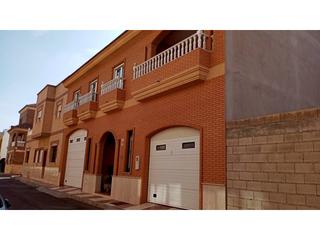 Xalet a Roquetas pueblo. Exclusivo chalet dúplex con almacén en el corazón de roquetas de